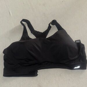 Womens Size 40DD Avia Black Sports Bra with Adjustable Straps.